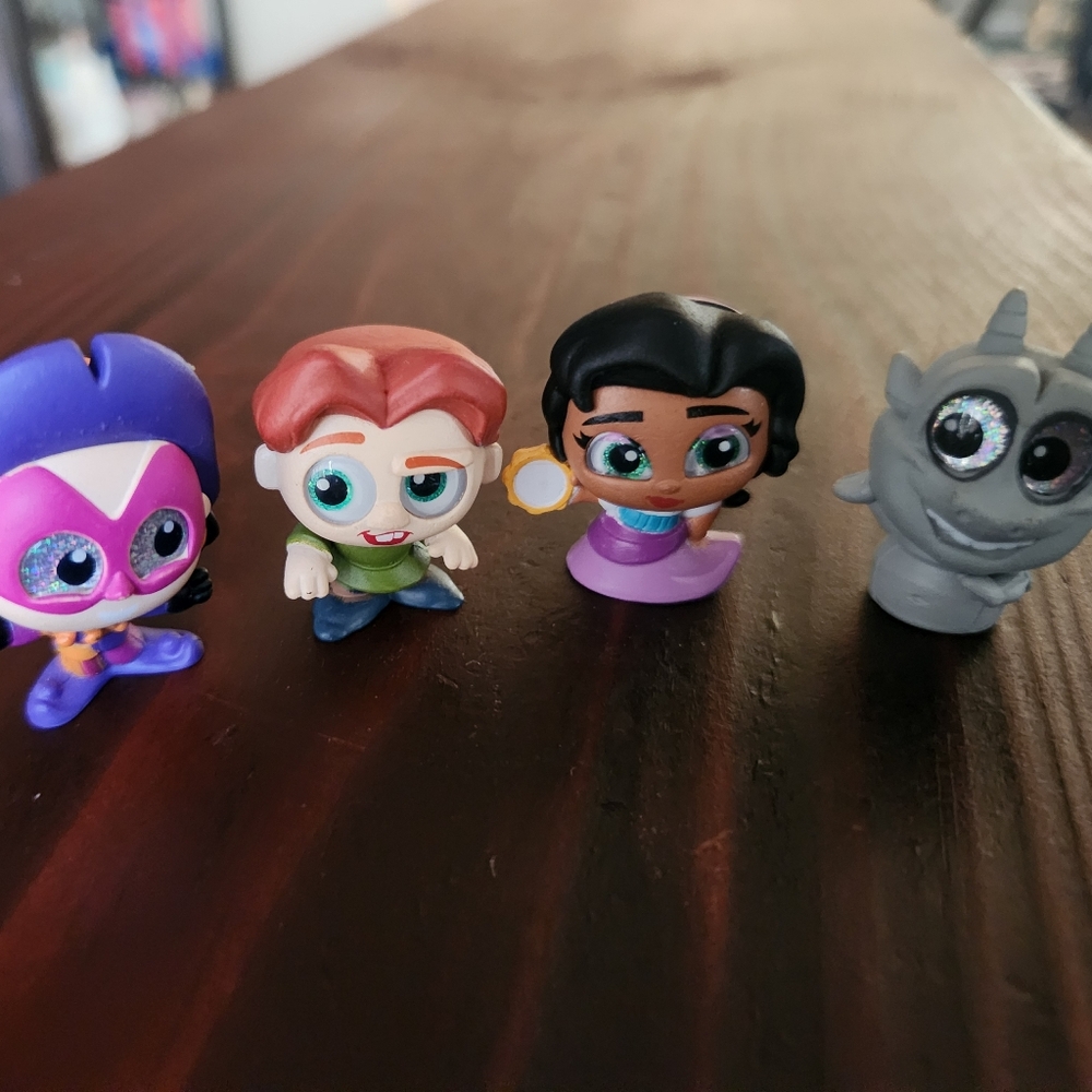 Disney Doorables Pixel Perfect Hunchback Of Notre Dame Set.